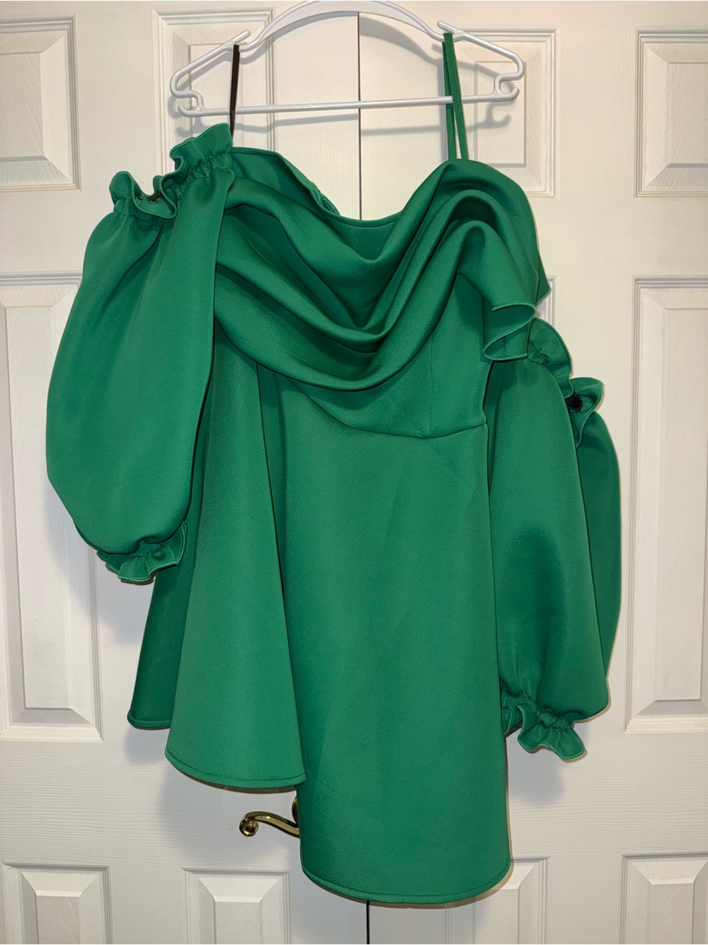 Emerald One-Shoulder Puff Sleeve Prom Dress